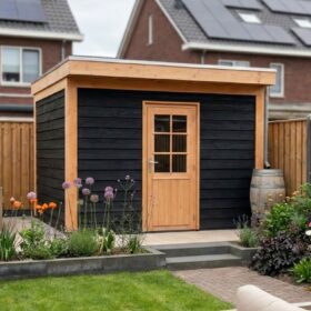 Compleet dicht zwart incl. onbehandelde deur