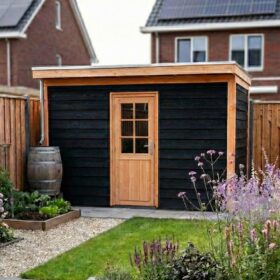 Compleet dicht zwart incl. onbehandelde deur